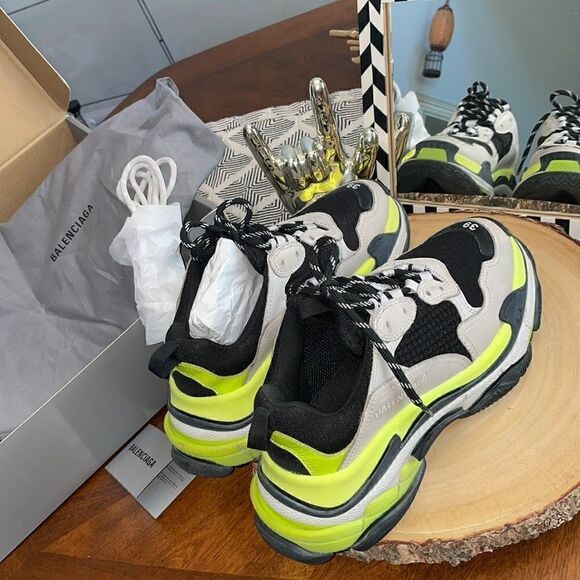 🔥🔥🔥🔥💯Authentic Balenciaga Triple S SZ 39 (9) - Picture 2 of 9